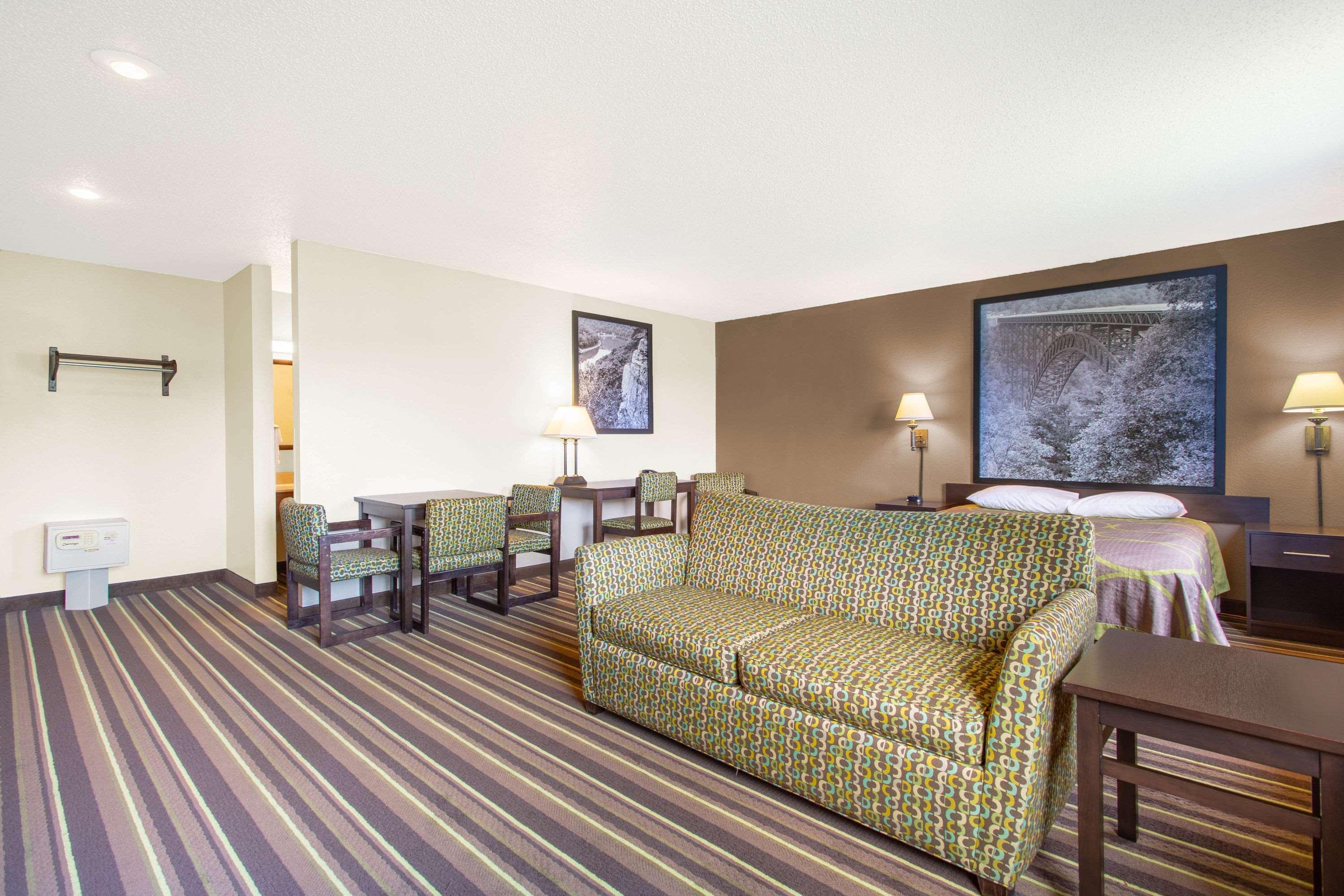 Super 8 By Wyndham Weston Wv Hotel Exterior photo